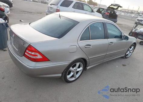 2005 Mercedes-Benz C 320 Luxury/Sport z USA, uszkodzony, nr VIN WDBRF64J85F604880